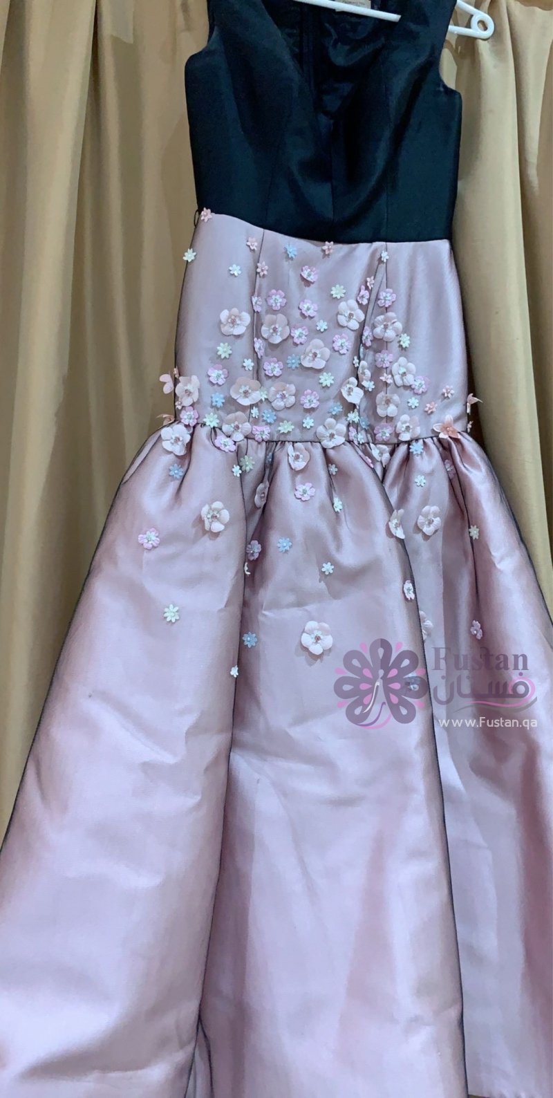 فستان ناعم وانيق