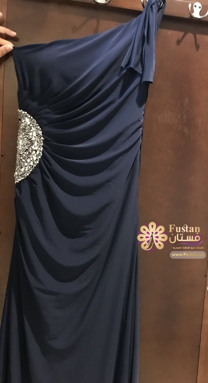 فستان سهرة ازرق داكن راقي 