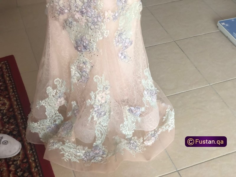 فستان سهره لبسه واحده ساعتين