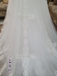فستان زفاف أبيض