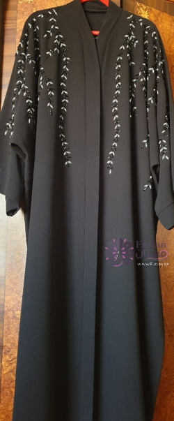 عباية لون أسود