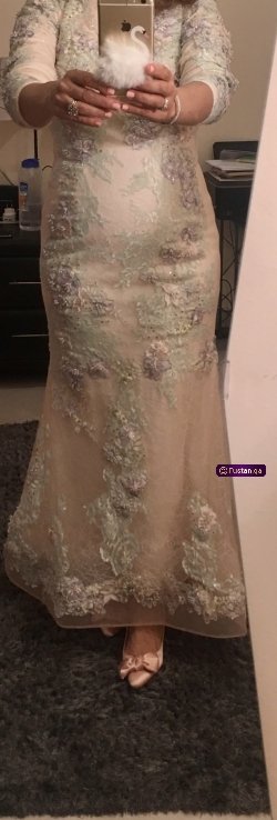 فستان سهره لبسه واحده ساعتين